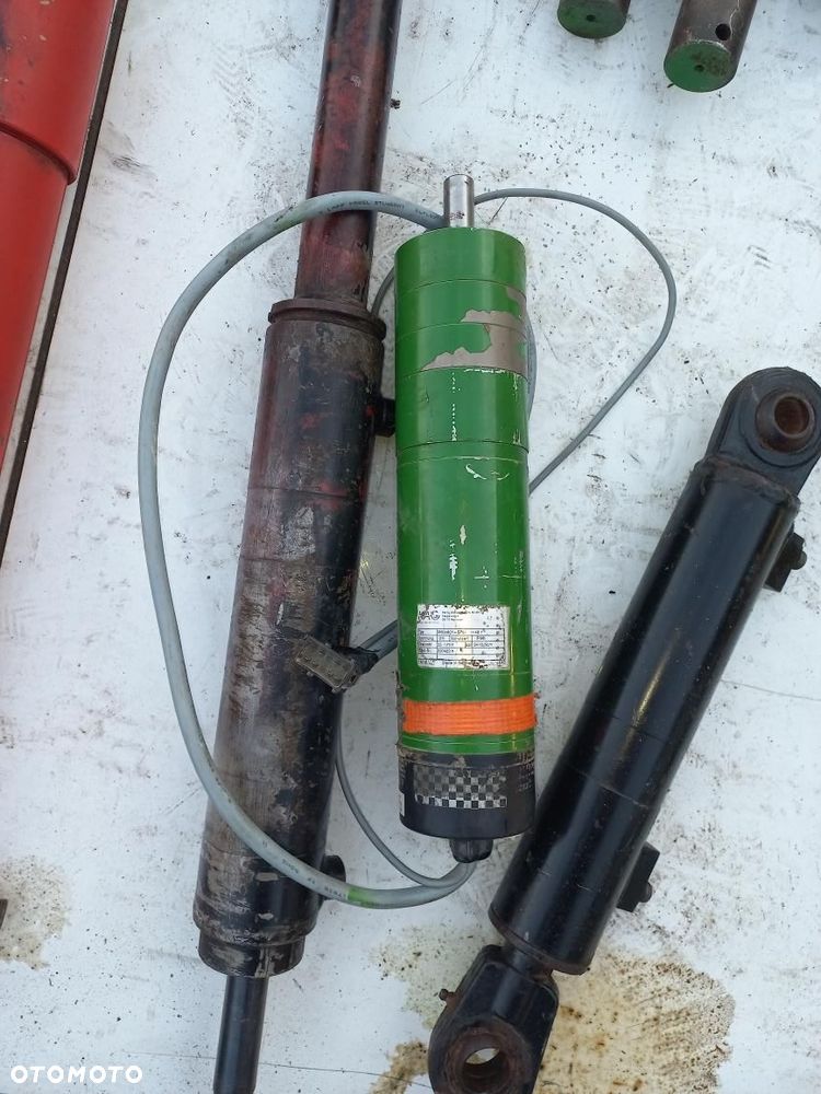 Siłowniki hydrauliczne ,siłownik elektryczny , rury wysypu 45100065,45100029, serta,12719910, hydac M91,M92 ACW021162A,siłownik kabiny massey,3773719m91,tollo linear LA14,quivogne VER04528, 0.9123,330.4 ,A4922096 ,CZUJNIK NACISKU OSI LOAD 969-0075, HYDAC 394488, AMAZONE M80X80 SIŁOWNIK PODNOŚNIKA SAME,DEUTZ HEDRA MF 32,34,36,38,40 - 21