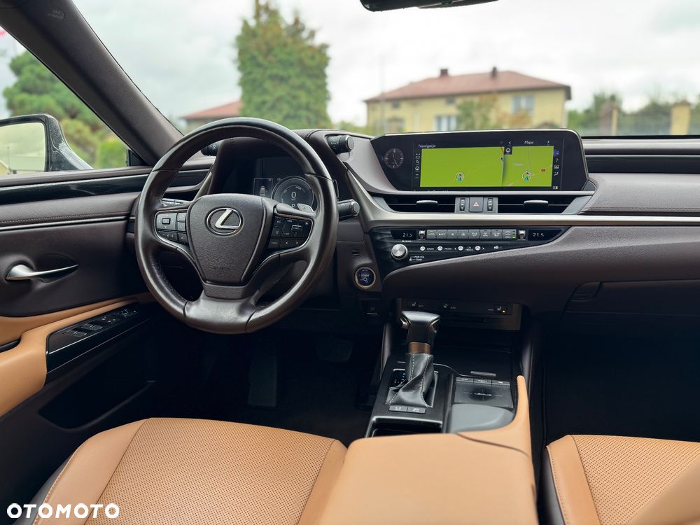 Lexus ES 300h Business Edition + - 18