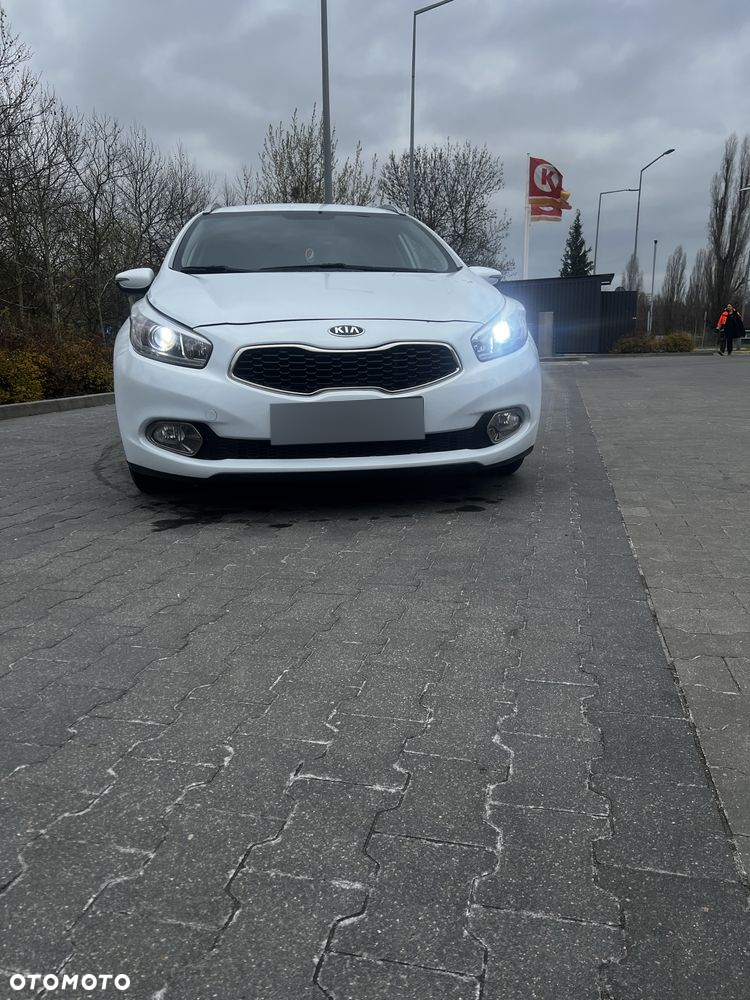Kia Ceed 1.6 CRDi 128 ISG SW Platinum Edition - 5