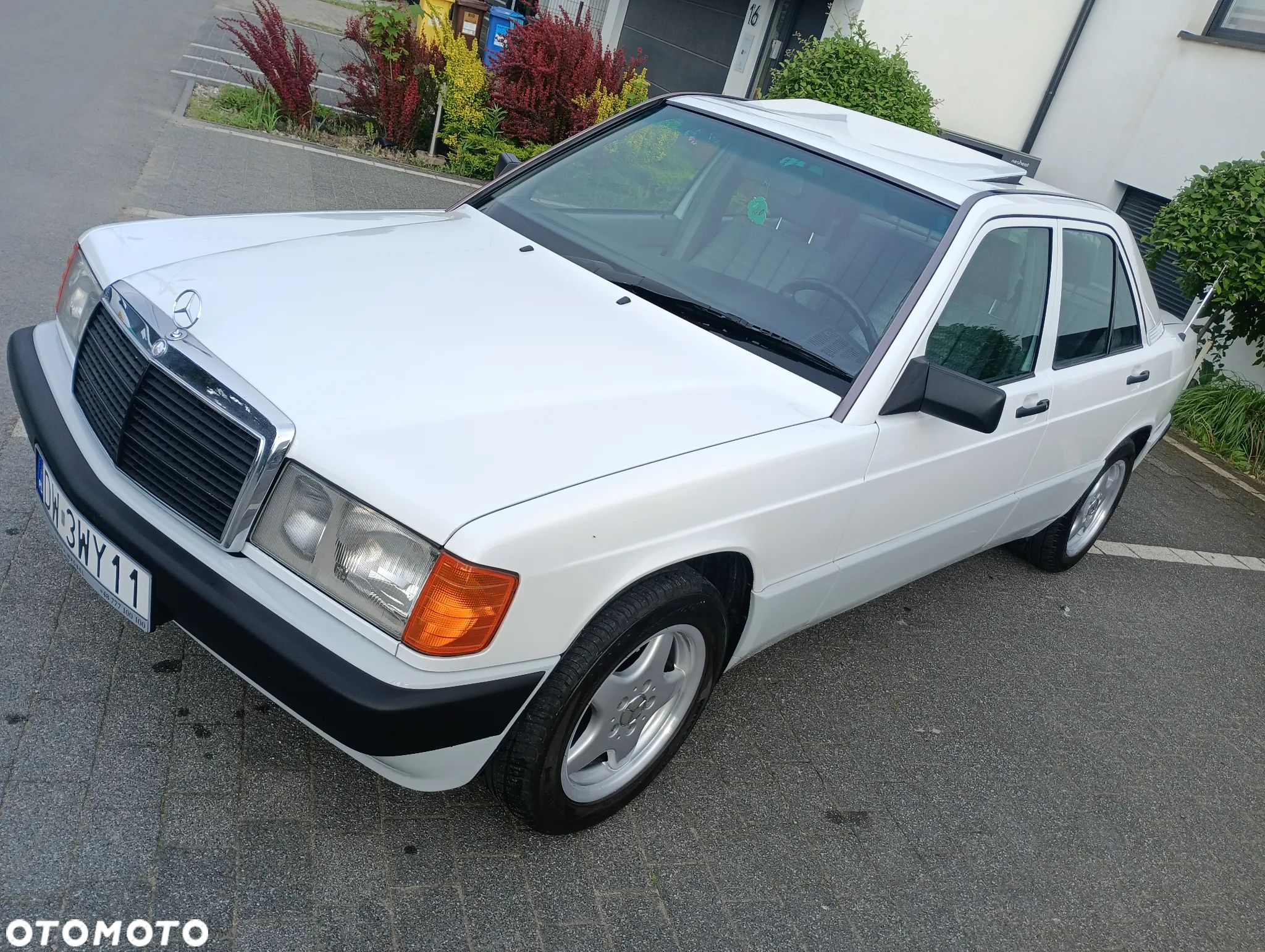 Mercedes-Benz W201 (190) - 1