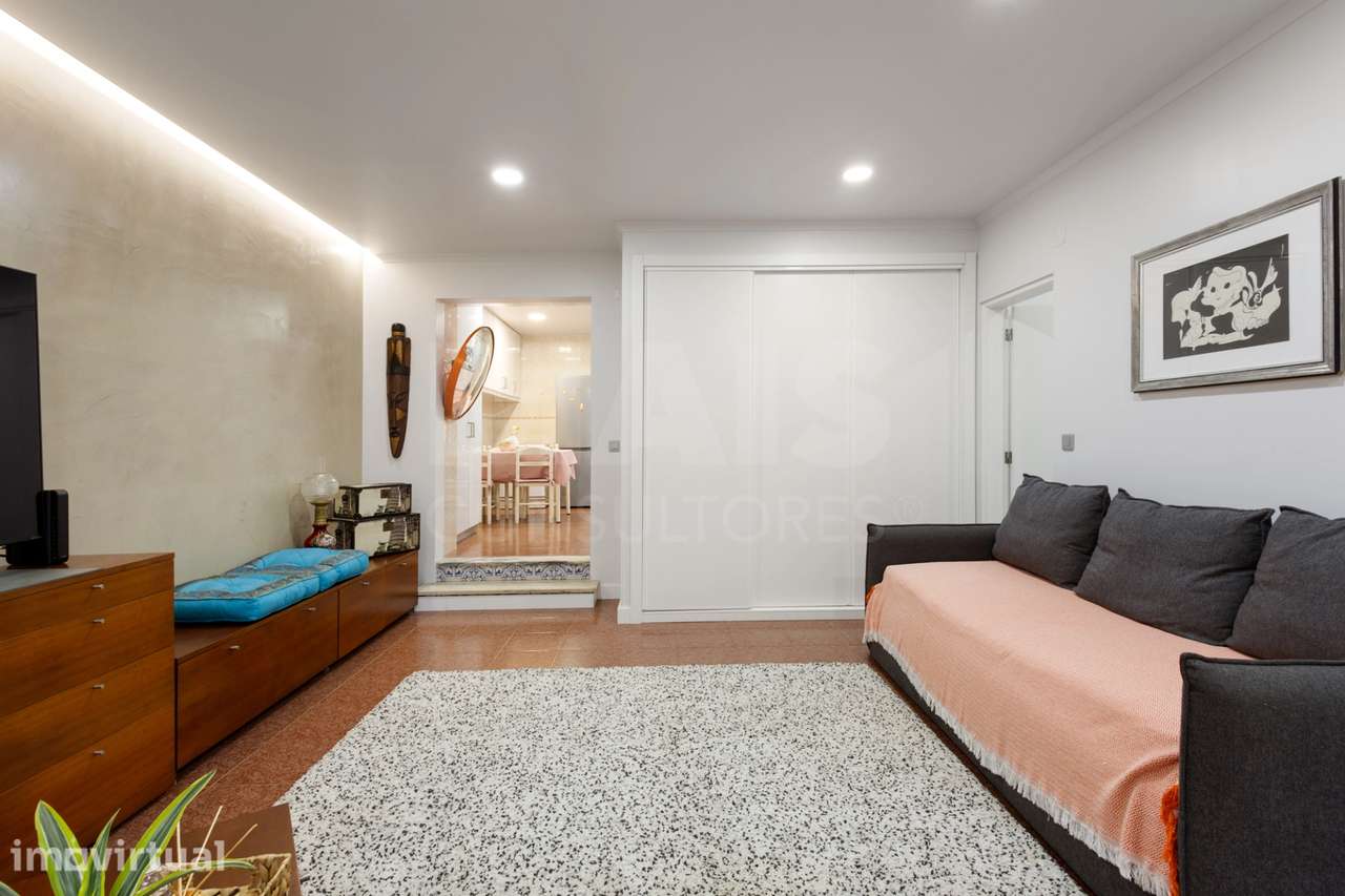 Andar de Moradia T2 Totalmente Remodelado a menos de 10 Minutos das... - Grande imagem: 4/22