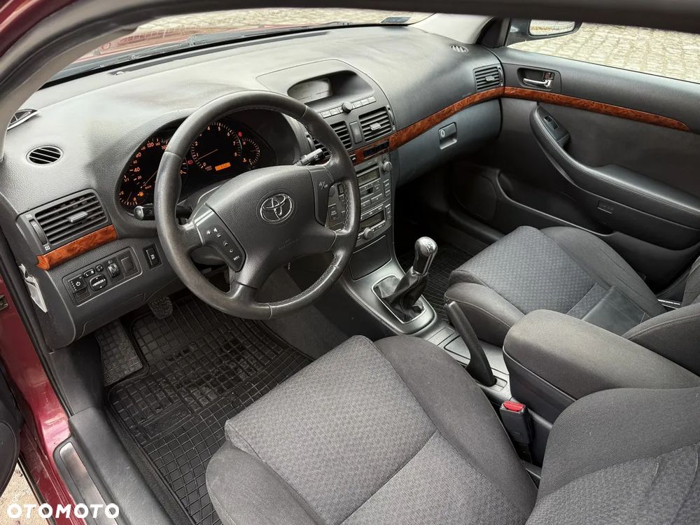 Toyota Avensis 1.8 VVT-i Sol - 15