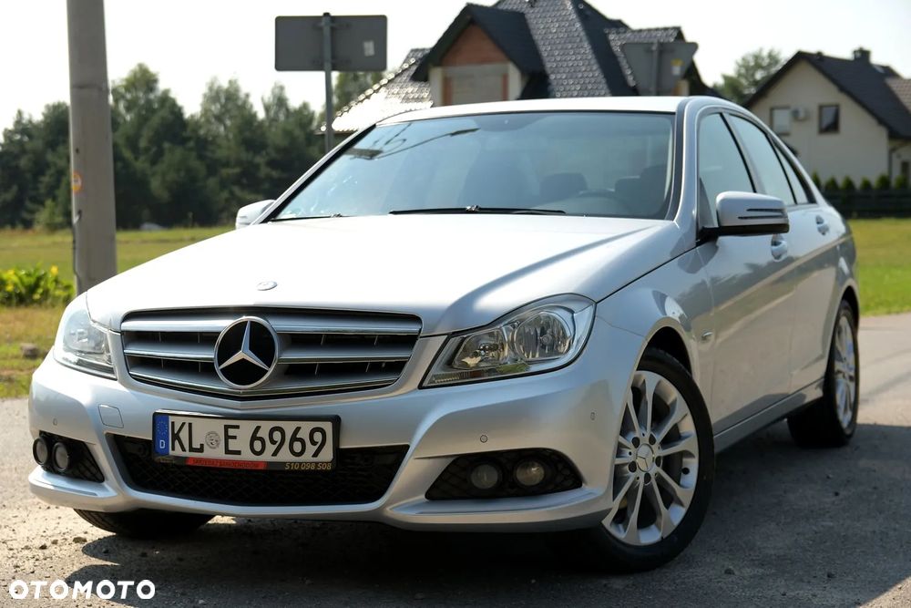 Mercedes-Benz Klasa C 180 CGI Automatik BlueEFFICIENCY Elegance - 2