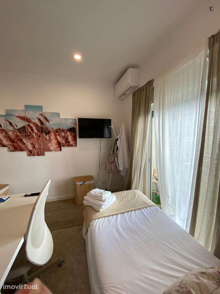 Quarto - localizado em Almada Lisbon - Grande imagem: 3/11