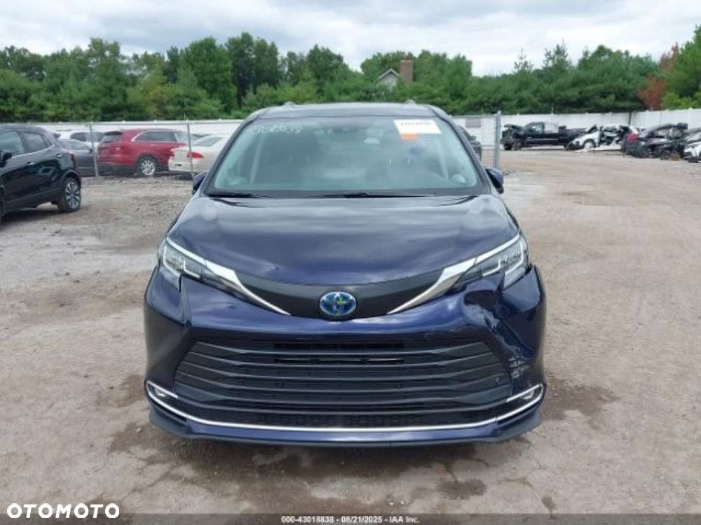 Toyota Sienna - 8