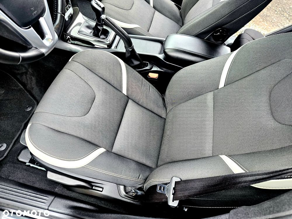 Volvo V40 T2 Linje Svart - 27