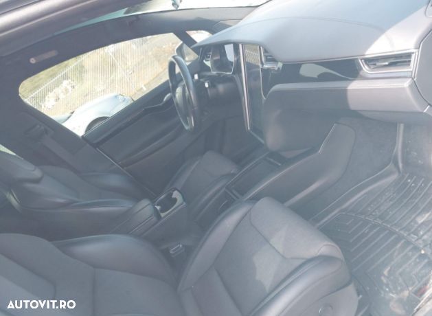 Tesla Model X - 6