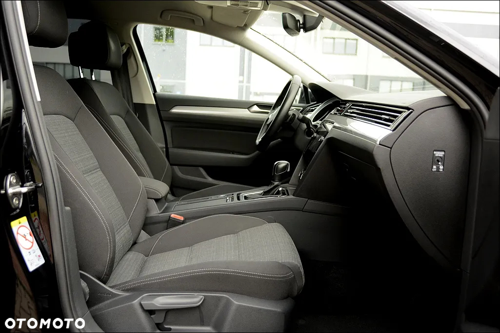 Volkswagen Passat Variant 2.0 TDI SCR DSG Comfortline - 24