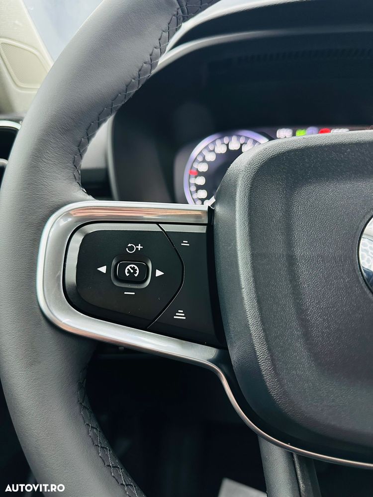 Volvo XC 40 T3 Geartronic Momentum Pro - 29