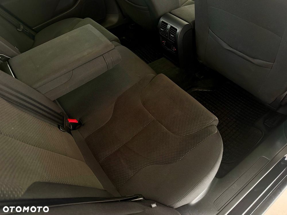 Volkswagen Passat - 33
