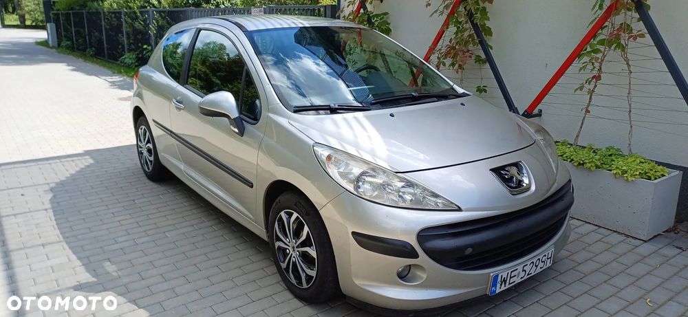 Peugeot 207 - 1