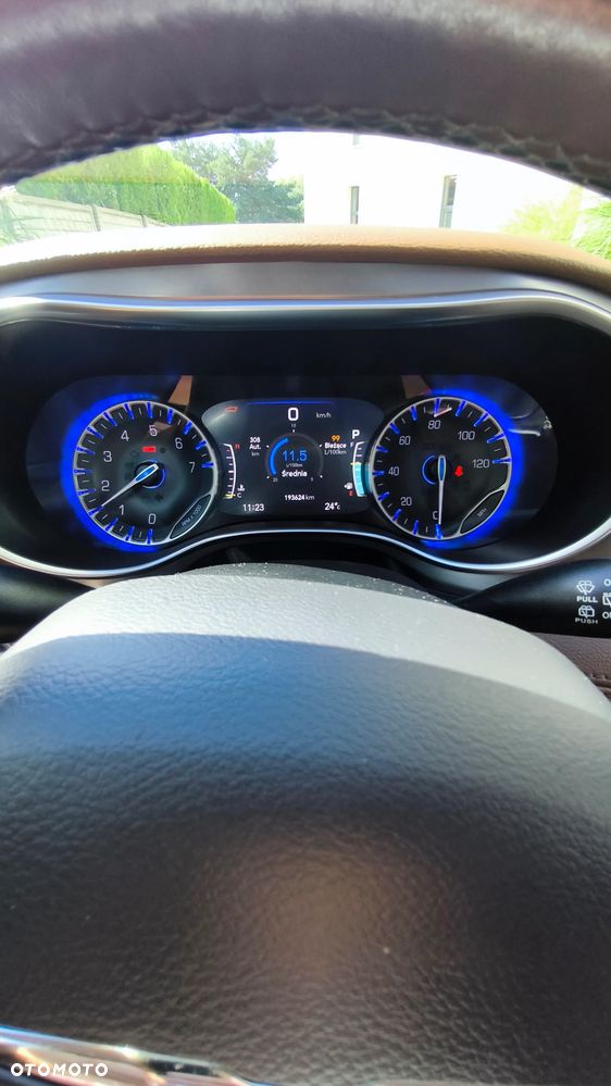 Chrysler Pacifica - 6