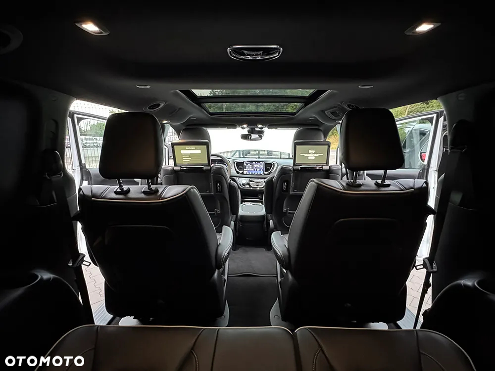Chrysler Pacifica - 16