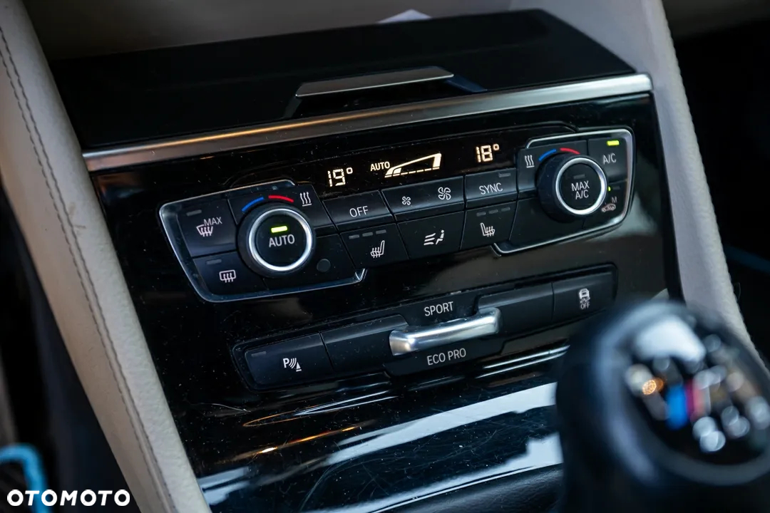 BMW Seria 2 218d - 26