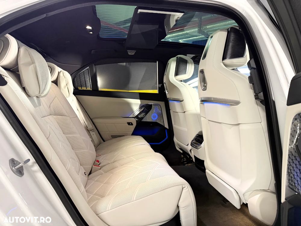 BMW Seria 7 740d xDrive MHEV - 11