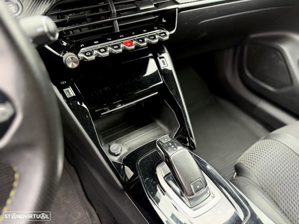 Peugeot 2008 PureTech 130 EAT8 GT - 9