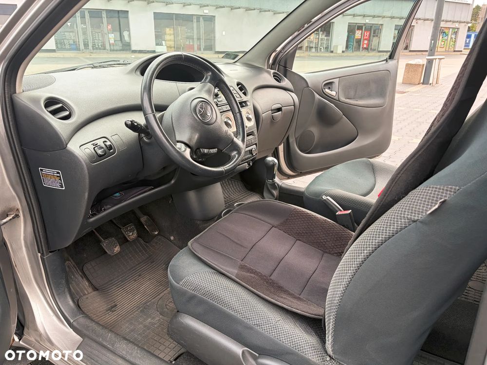 Toyota Yaris 1.4 D-4D Unlimited - 9