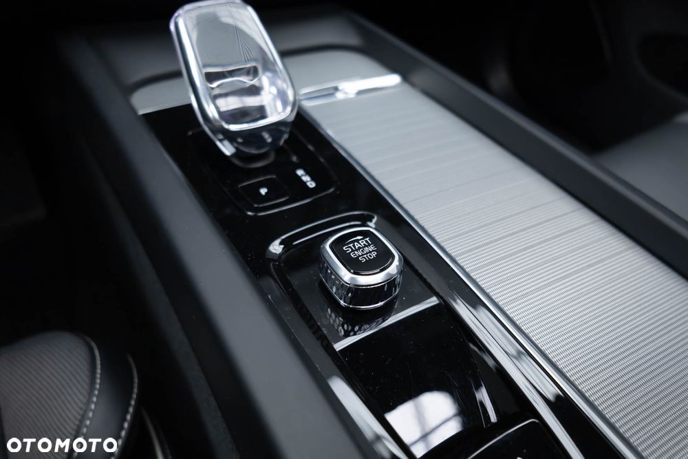 Volvo XC 60 T6 Plug-In Hybrid AWD Plus Black Edition - 18
