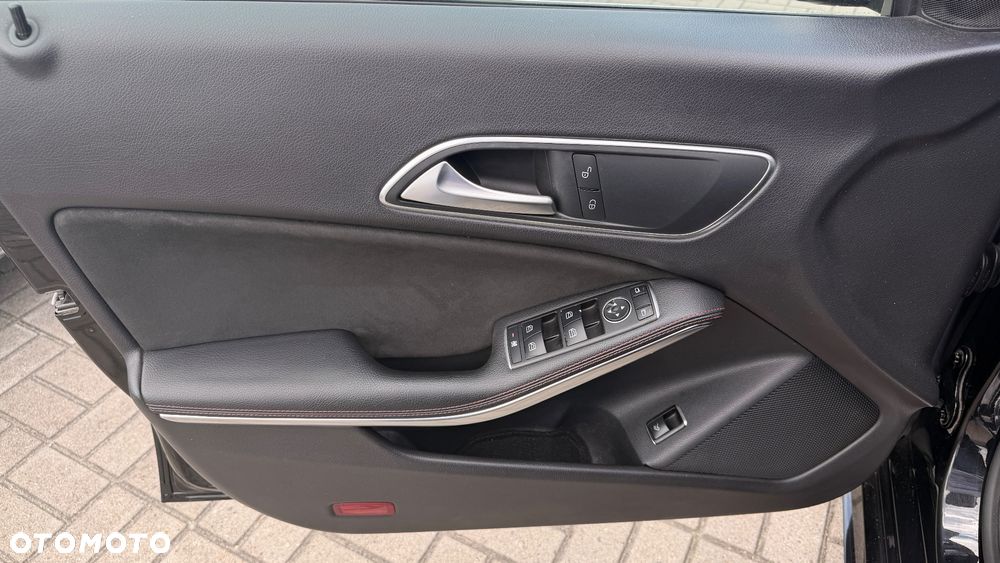 Mercedes-Benz CLA 180 7G-DCT AMG Line - 14