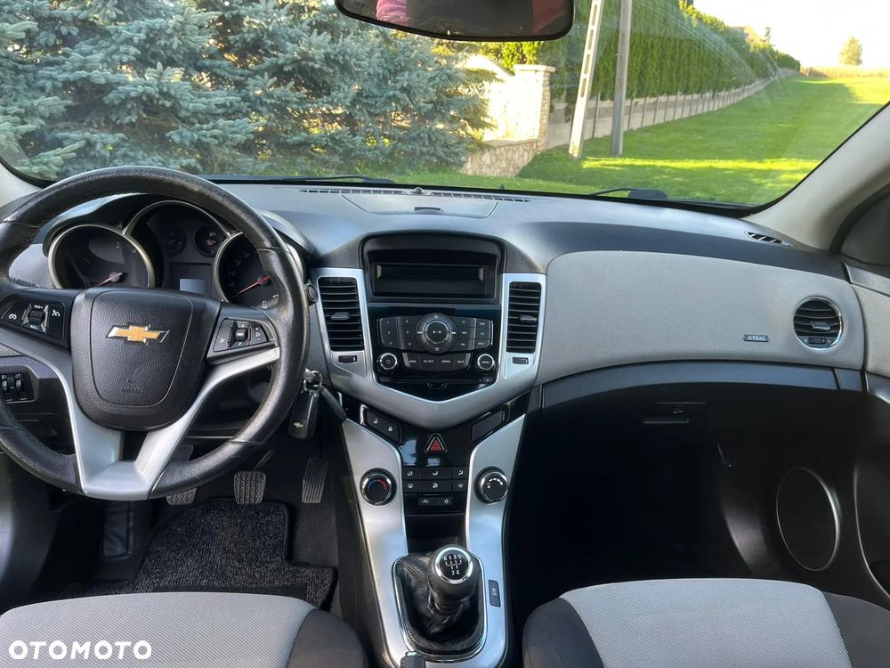 Chevrolet Cruze 1.6 LS - 8