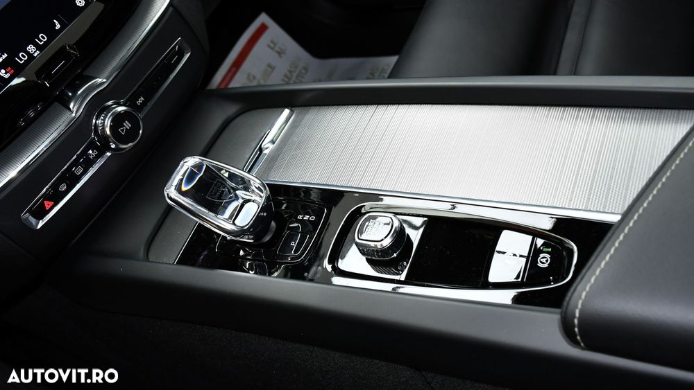 Volvo XC 60 B4 D AWD Plus Dark - 19