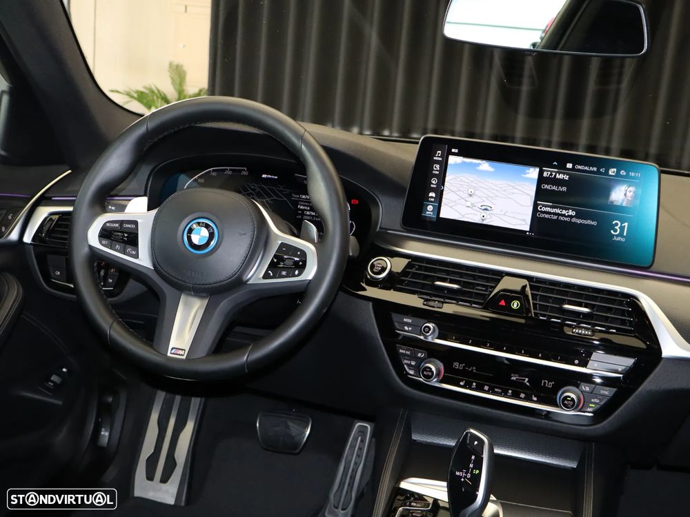 BMW 530 e Pack Desportivo M - 17