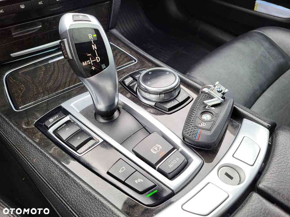 BMW Seria 7 740i Edition Exclusive - 17