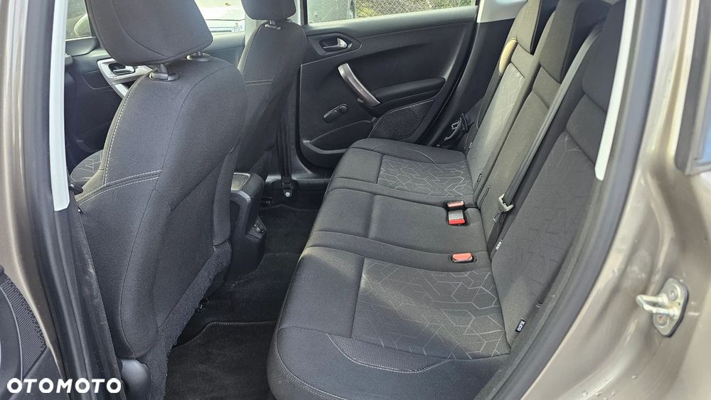 Peugeot 2008 1.6 e-HDi Style S&S - 13