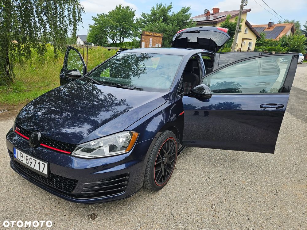 Volkswagen Golf - 8