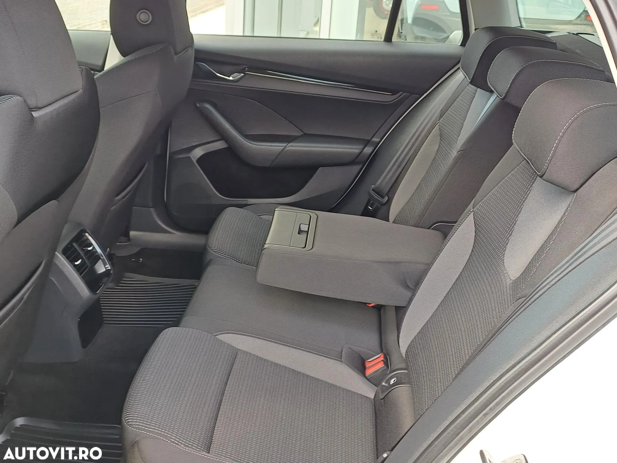 Skoda Octavia Combi 2.0 TDI Ambition - 7