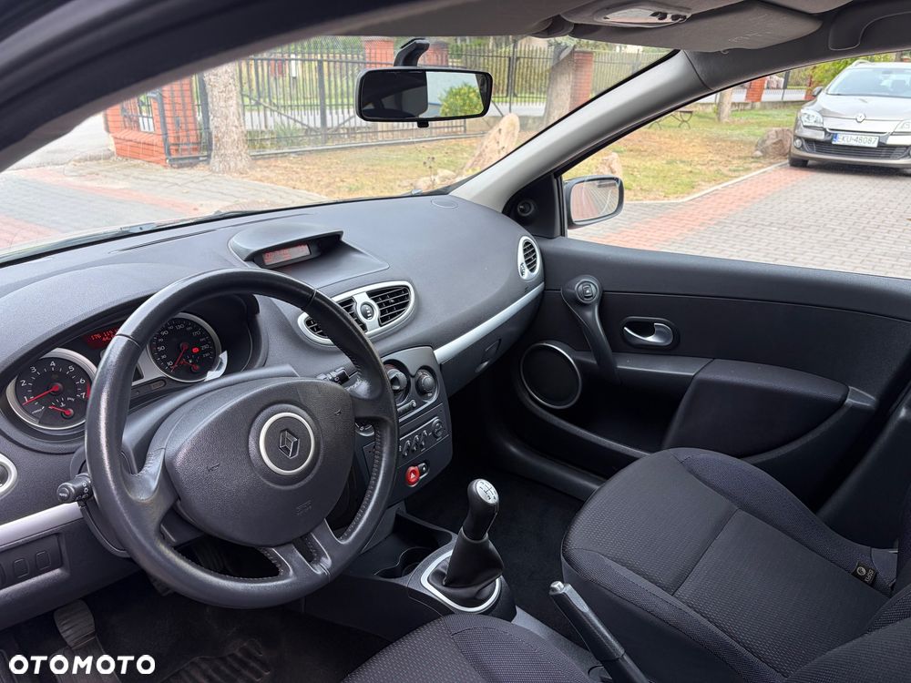 Renault Clio - 26