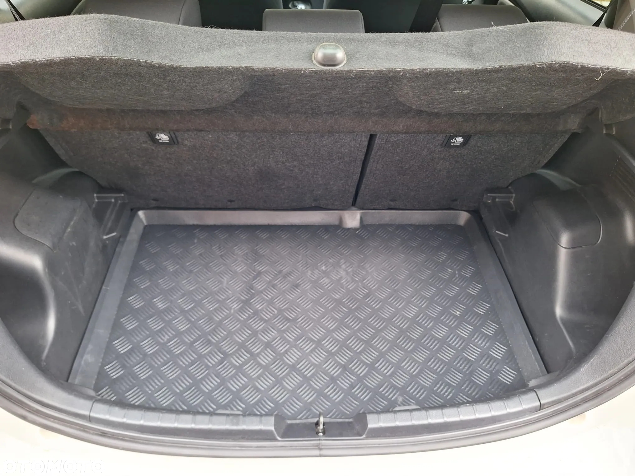 Toyota Yaris Hybrid 100 Dynamic - 9