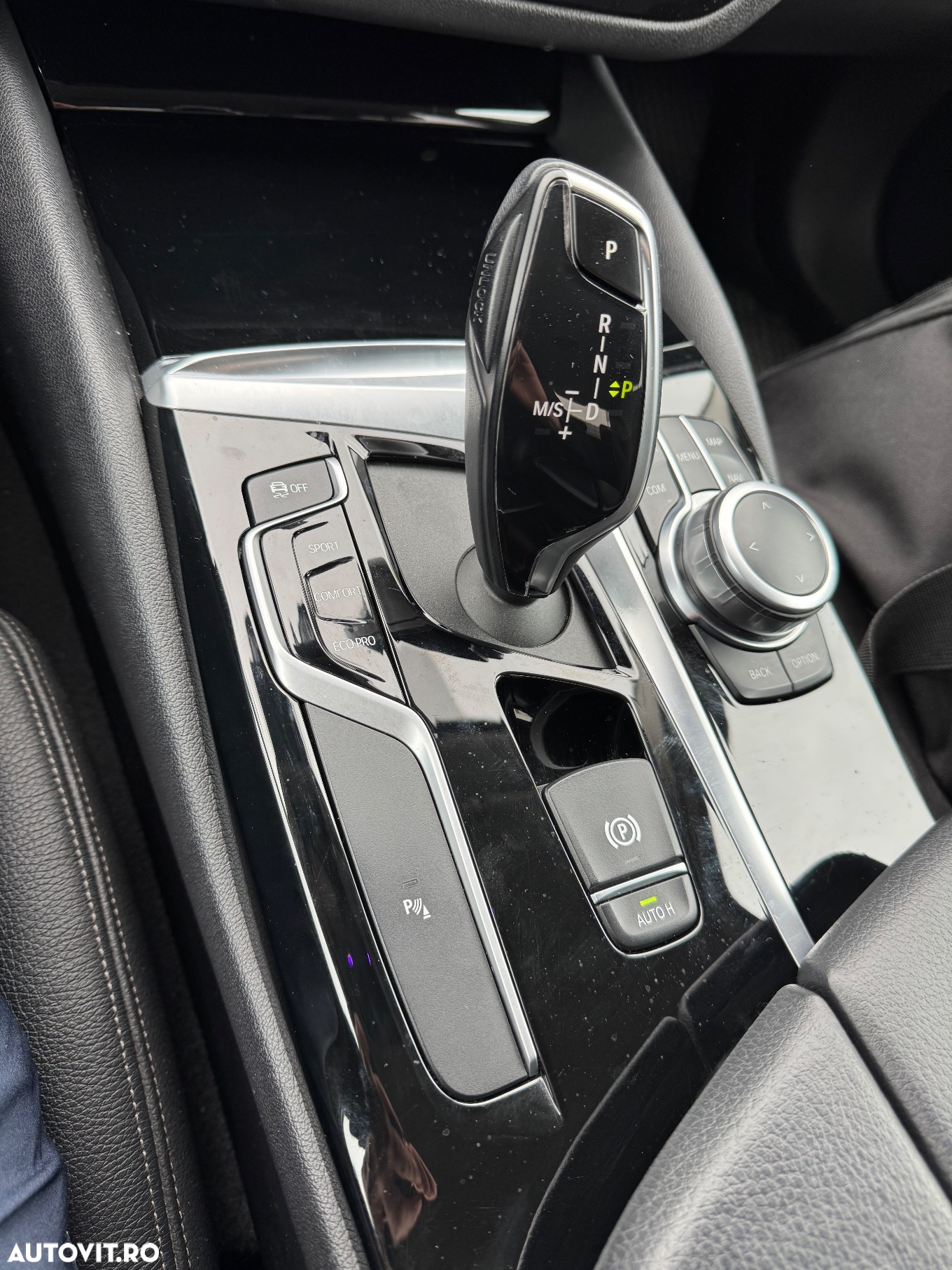 BMW Seria 5 520i AT - 10