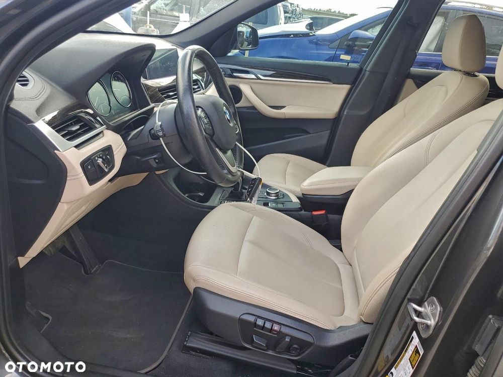 BMW X1 xDrive25i GPF Sport Line - 8