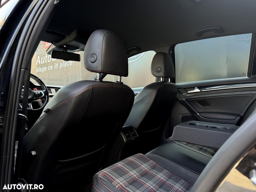 Volkswagen Golf - 26