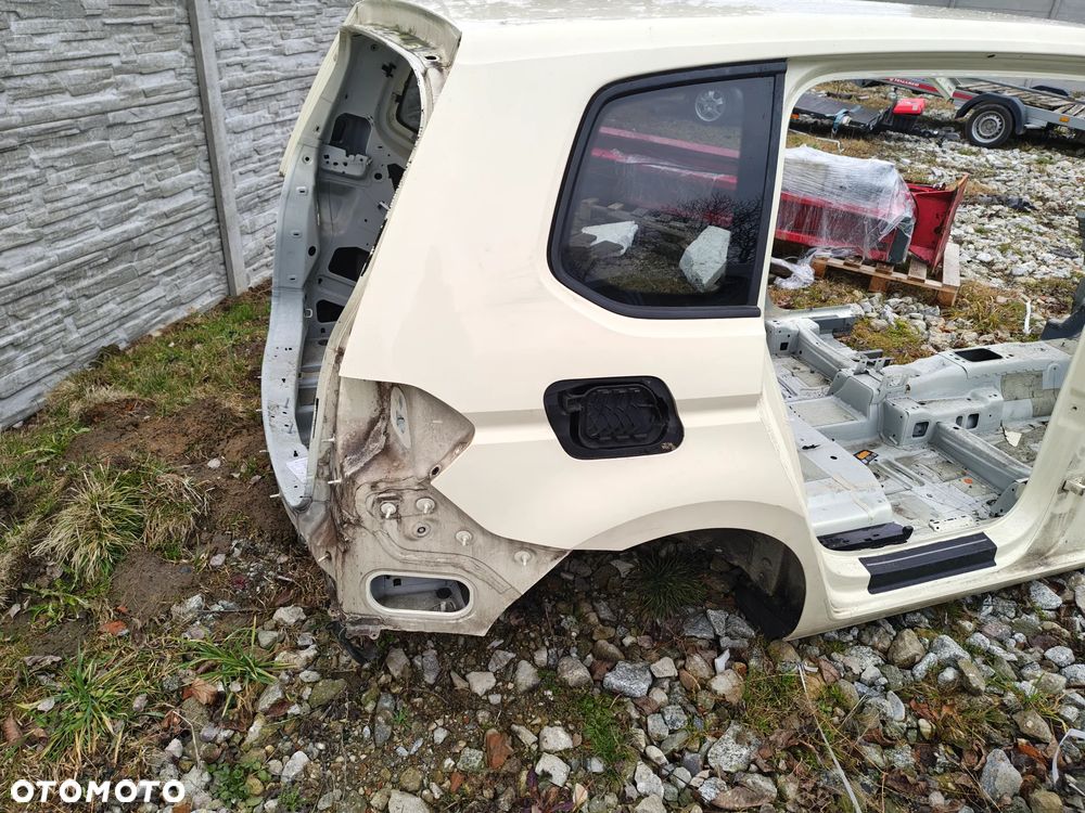 VW TOURAN III 5TA ćwiartka prawy tył / lewy tył - 1