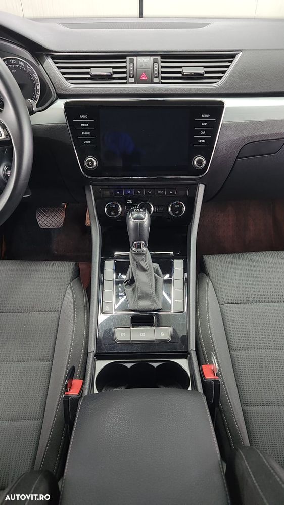 Skoda Superb 2.0 TDI DSG Style - 4