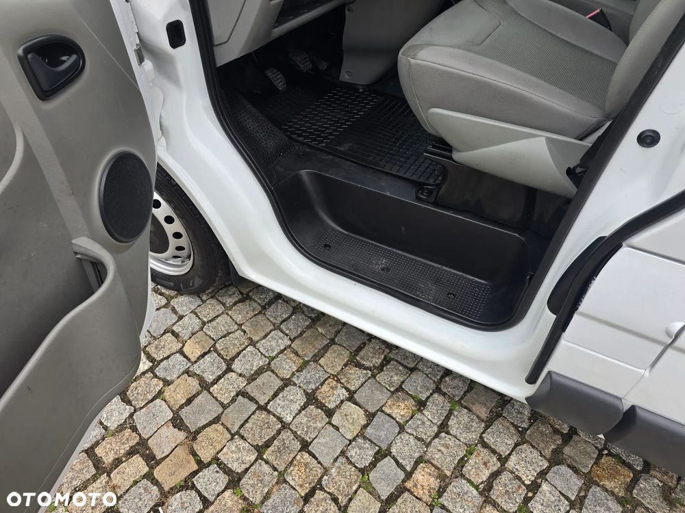 Opel Vivaro - 40