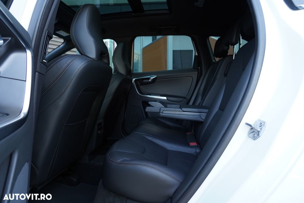 Volvo XC 60 D5 AWD Geartronic Summum - 11