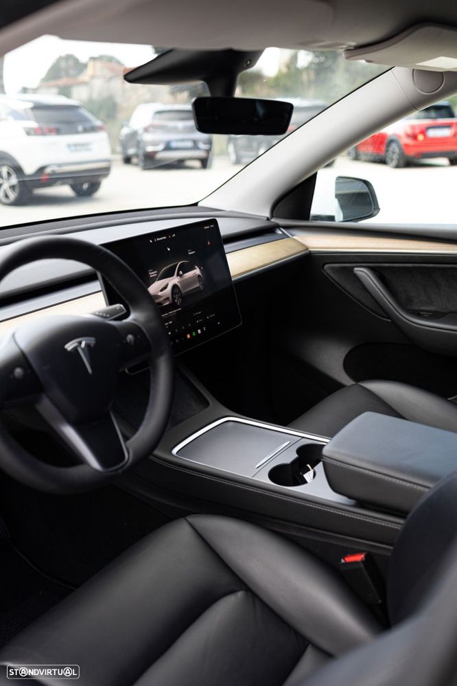 Tesla Model Y Standard RWD - 2