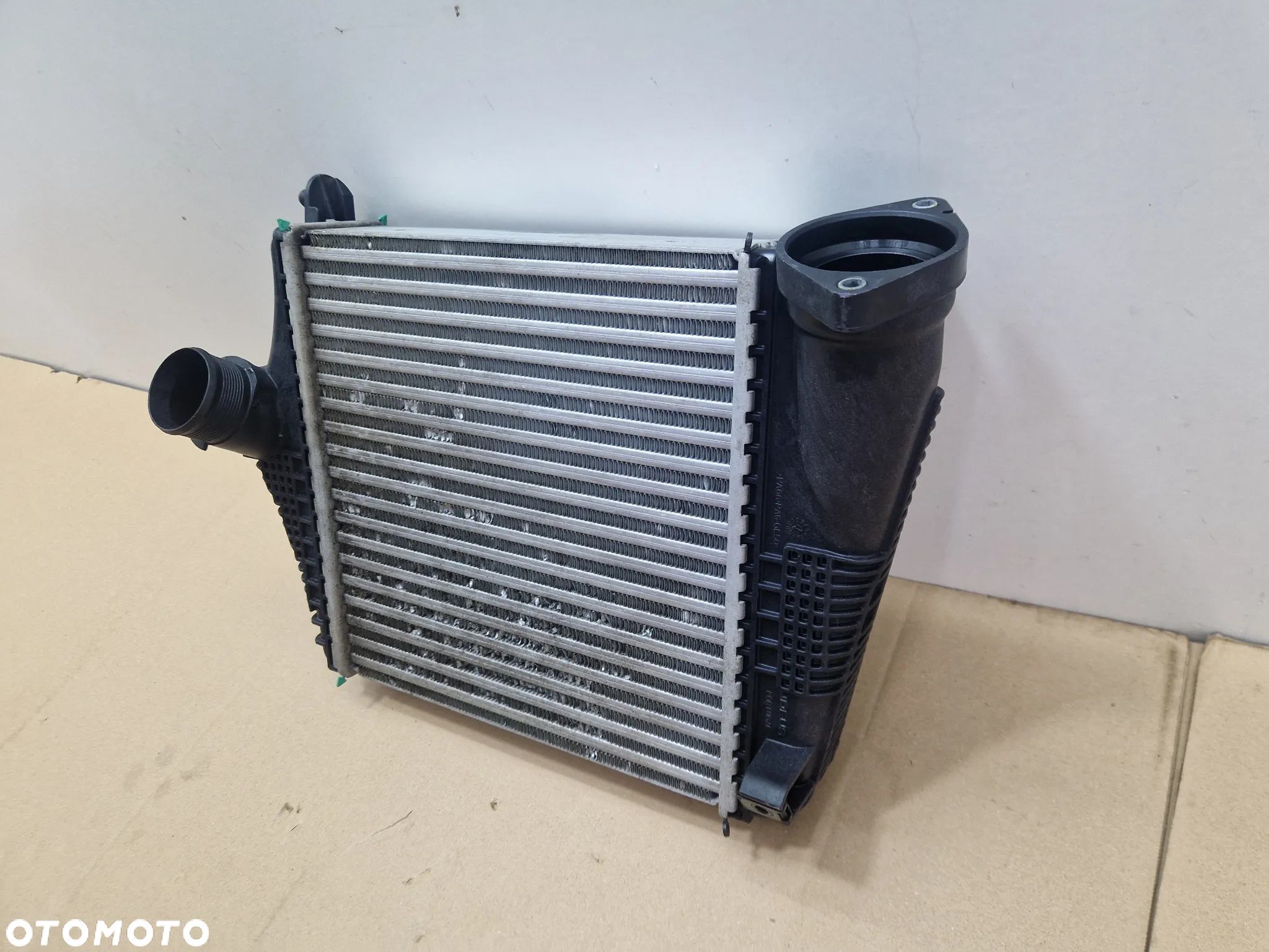 INTERCOOLER CHŁODNICA AUDI Q7 SQ7 4M PORSCHE CAYENNE - PRAWY 4M0145804AR - 2