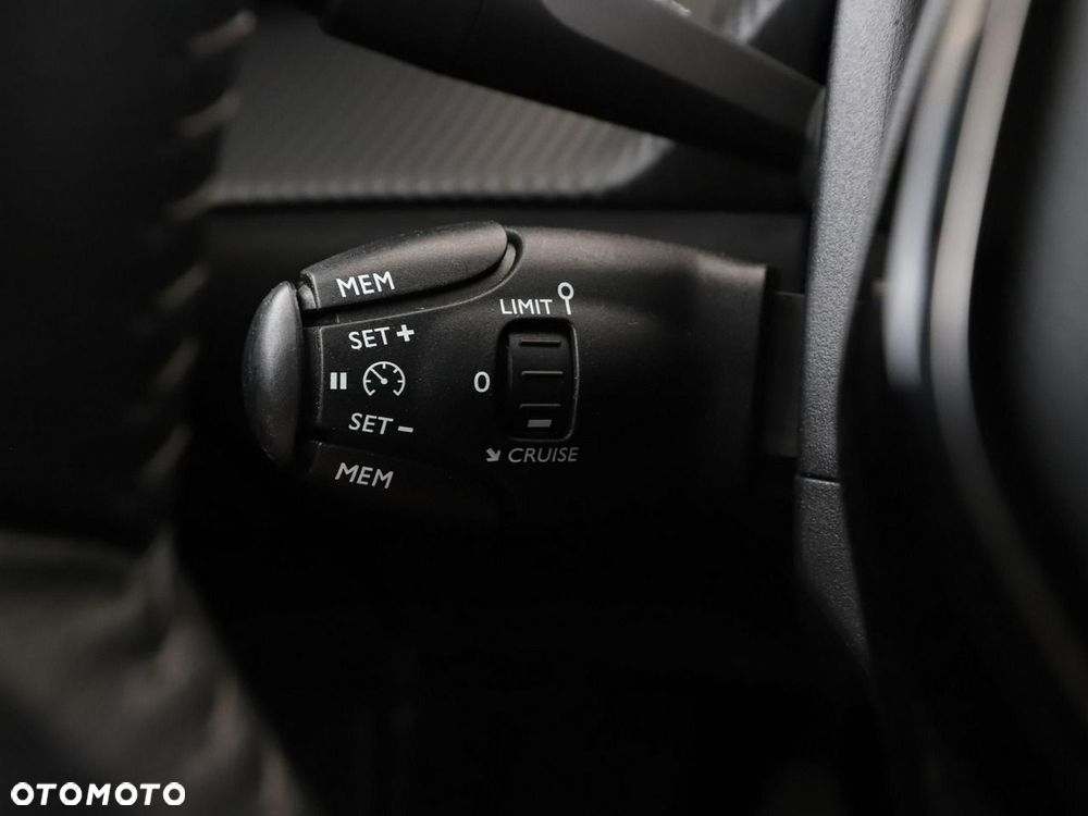 Peugeot 208 1.2 PureTech Style S&S - 32