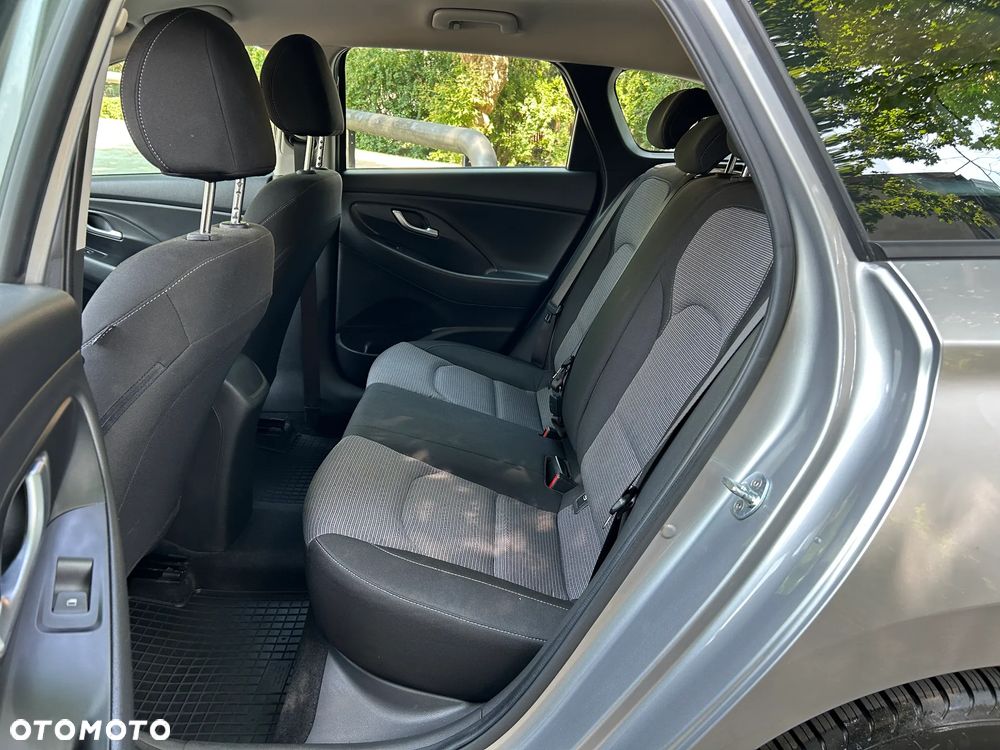 Hyundai i30 1.5 DPI Classic + - 21