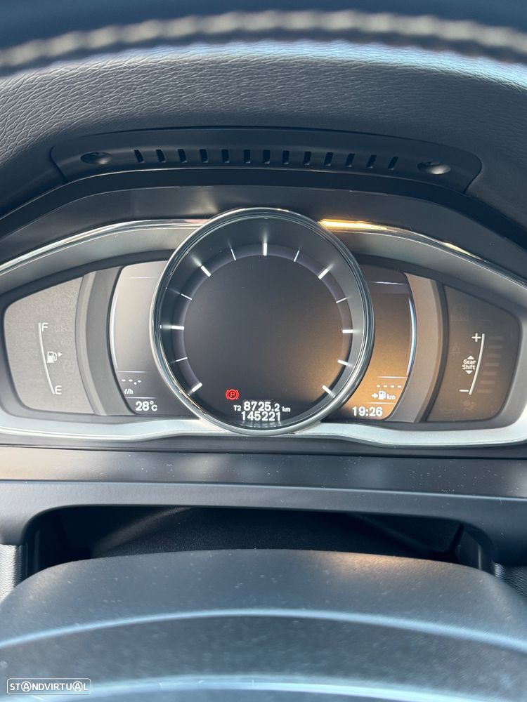 Volvo V60 2.0 D4 R-Design - 9