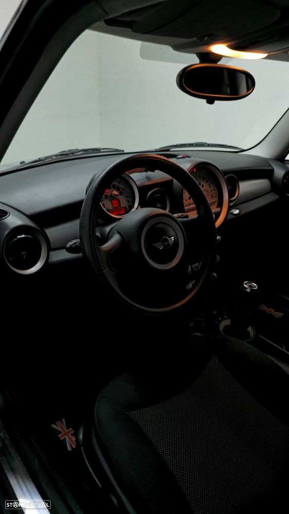MINI 3 Portas One D - 12