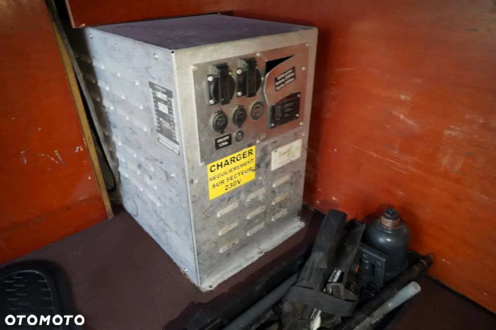 Iveco DAILY 35-140 /  BLASZAK / MOBILNY WARSZTAT / PRZETWORNICA / HI-MATIC - 17