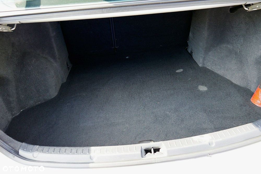 Toyota Avensis 1.8 Active MS - 20