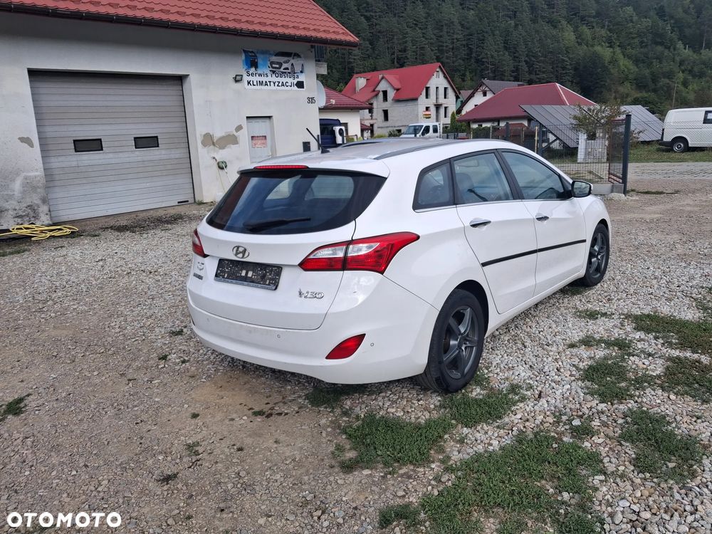 Hyundai i30 i30cw blue 1.6 CRDi Trend - 5