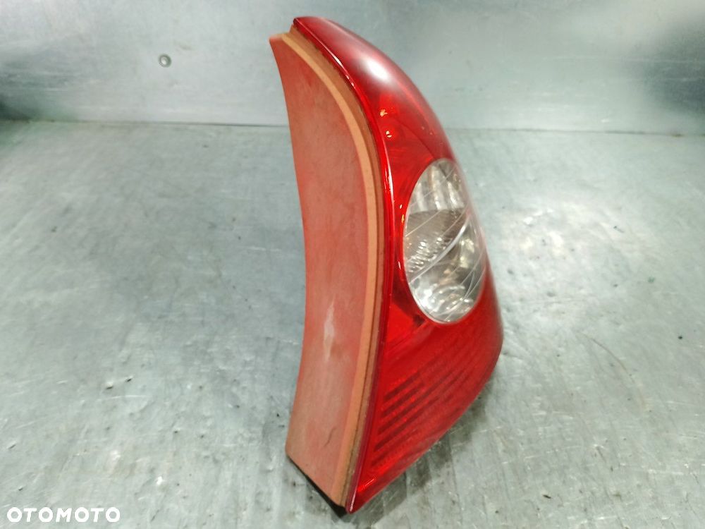 LAMPA TYLNA PRAWA RENAULT CLIO II LIFT 8200071414 HATCHBACK - 2