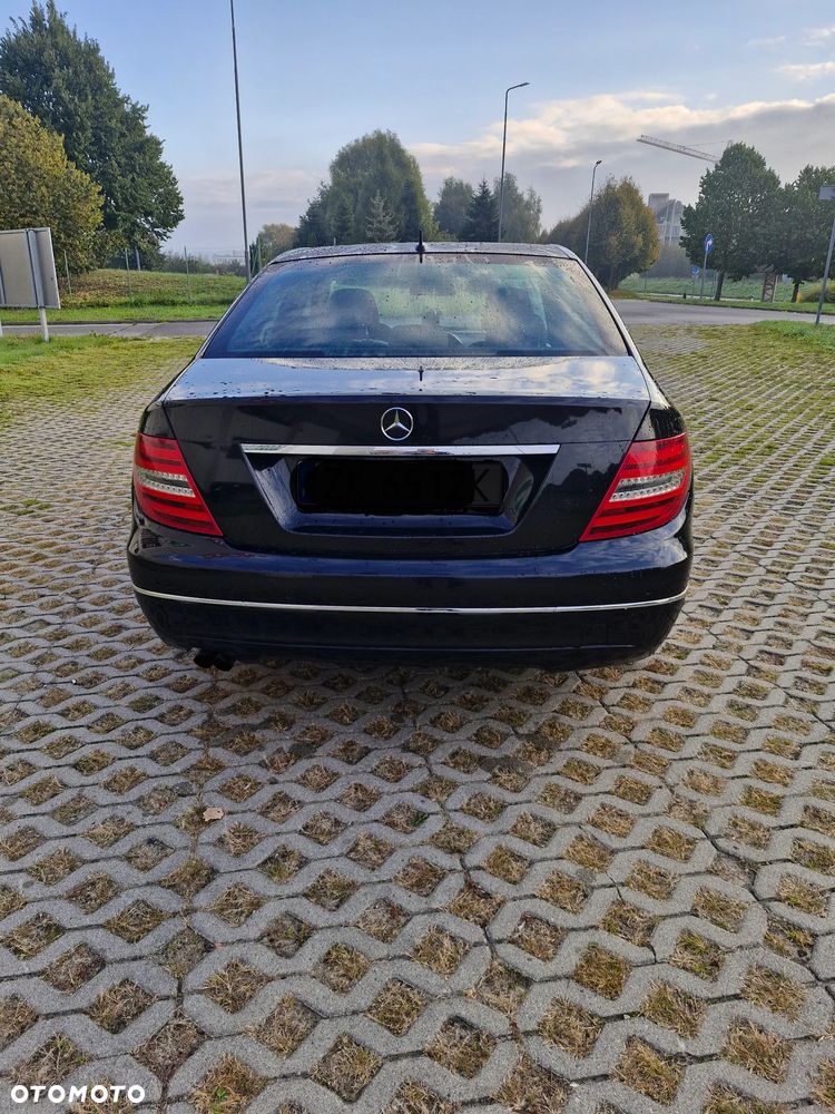 Mercedes-Benz Klasa C 180 CGI BlueEFFICIENCY Avantgarde - 6